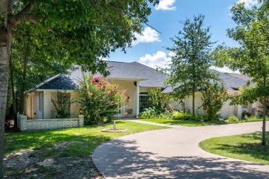 This beautiful home offers split bedrooms setting, 3 bedrooms, 2 on Cedar Creek Country Club in Texas - for sale on GolfHomes.com, golf home, golf lot