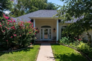 This beautiful home offers split bedrooms setting, 3 bedrooms, 2 on Cedar Creek Country Club in Texas - for sale on GolfHomes.com, golf home, golf lot