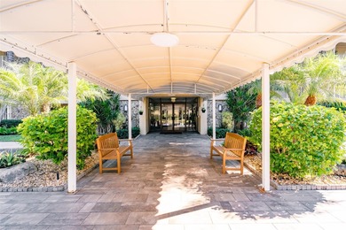 Spacious and move-in ready 3-bedroom, 2.5-bath condo located in on Oaks Country Club in Florida - for sale on GolfHomes.com, golf home, golf lot