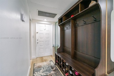 Spacious and move-in ready 3-bedroom, 2.5-bath condo located in on Oaks Country Club in Florida - for sale on GolfHomes.com, golf home, golf lot