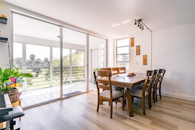 Spacious and move-in ready 3-bedroom, 2.5-bath condo located in on Oaks Country Club in Florida - for sale on GolfHomes.com, golf home, golf lot