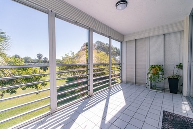 Seller offering up to $10,000 toward buyer's closing costs or on Oaks Country Club in Florida - for sale on GolfHomes.com, golf home, golf lot