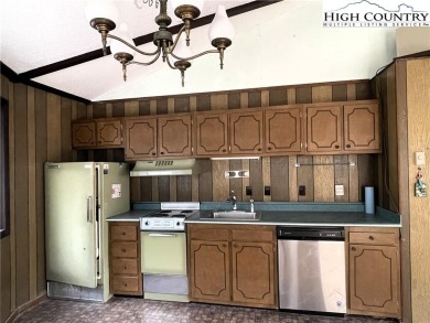 Outstanding value in a prime central location! This 2-bedroom on Beech Mountain Club in North Carolina - for sale on GolfHomes.com, golf home, golf lot