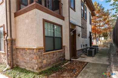 TO SAY THIS IS A CONDO DOES NOT DO IT JUSTICE! TOWNHOME STYLE on Oak Hills Country Club in Texas - for sale on GolfHomes.com, golf home, golf lot