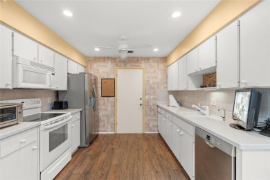 Well-Maintained 3BR/2BA Villa in Bent Tree Hammocks III - No Age on Bent Tree Country Club in Florida - for sale on GolfHomes.com, golf home, golf lot