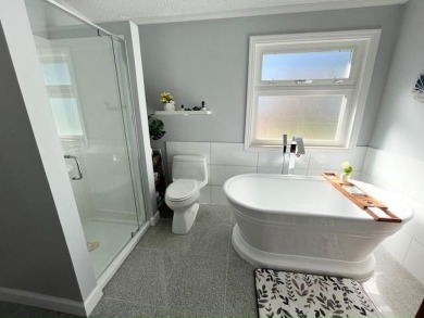 Beautifully renovated 2bd/2ba home! Open-concept plan is perfect on Del Tura Golf and Country Club in Florida - for sale on GolfHomes.com, golf home, golf lot