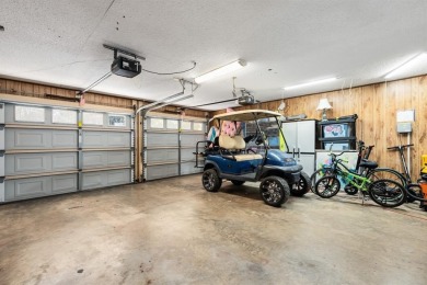 Beautiful 3-bedroom, 2-bath brick home on a corner lot in the on Hillsboro Country Club in Texas - for sale on GolfHomes.com, golf home, golf lot