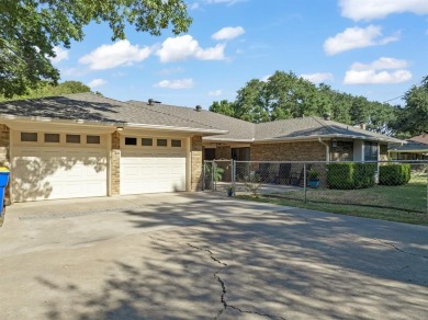 Beautiful 3-bedroom, 2-bath brick home on a corner lot in the on Hillsboro Country Club in Texas - for sale on GolfHomes.com, golf home, golf lot