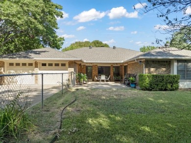 Beautiful 3-bedroom, 2-bath brick home on a corner lot in the on Hillsboro Country Club in Texas - for sale on GolfHomes.com, golf home, golf lot