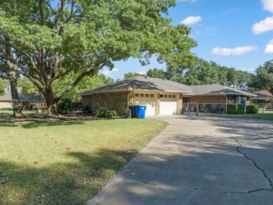 Beautiful 3-bedroom, 2-bath brick home on a corner lot in the on Hillsboro Country Club in Texas - for sale on GolfHomes.com, golf home, golf lot