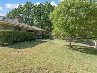 Beautiful 3-bedroom, 2-bath brick home on a corner lot in the on Hillsboro Country Club in Texas - for sale on GolfHomes.com, golf home, golf lot