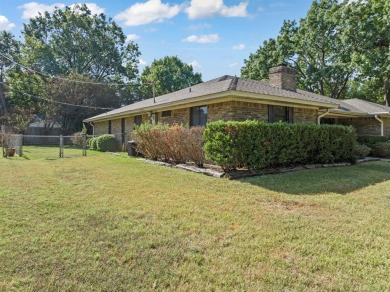 Beautiful 3-bedroom, 2-bath brick home on a corner lot in the on Hillsboro Country Club in Texas - for sale on GolfHomes.com, golf home, golf lot