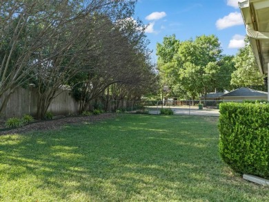 Beautiful 3-bedroom, 2-bath brick home on a corner lot in the on Hillsboro Country Club in Texas - for sale on GolfHomes.com, golf home, golf lot