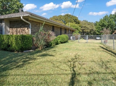 Beautiful 3-bedroom, 2-bath brick home on a corner lot in the on Hillsboro Country Club in Texas - for sale on GolfHomes.com, golf home, golf lot