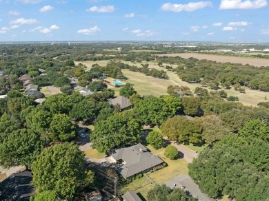Beautiful 3-bedroom, 2-bath brick home on a corner lot in the on Hillsboro Country Club in Texas - for sale on GolfHomes.com, golf home, golf lot