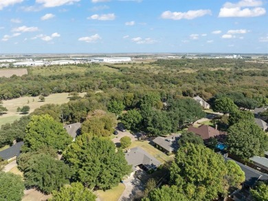 Beautiful 3-bedroom, 2-bath brick home on a corner lot in the on Hillsboro Country Club in Texas - for sale on GolfHomes.com, golf home, golf lot