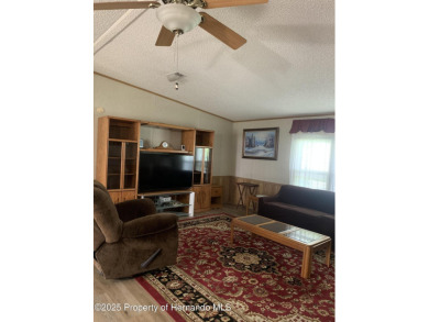 CHARMING 3-BEDROOM HOME located in the desirable gated on Brookridge Country Club in Florida - for sale on GolfHomes.com, golf home, golf lot