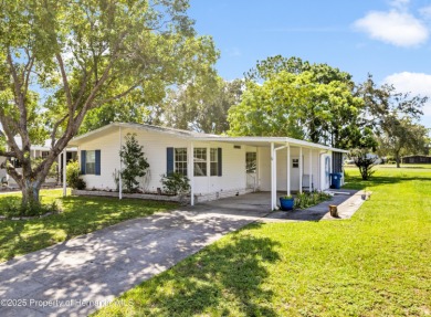 This 3 bedroom, 2 bath property is a lovely place to call homee on Brookridge Country Club in Florida - for sale on GolfHomes.com, golf home, golf lot