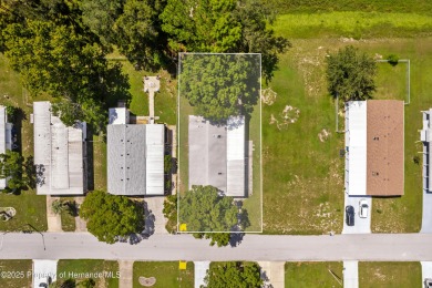 This 3 bedroom, 2 bath property is a lovely place to call homee on Brookridge Country Club in Florida - for sale on GolfHomes.com, golf home, golf lot