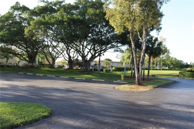 Beautiful, clean 2 Bed Room 2 Bath Condo. Corner unit centrally on Oriole Golf and Tennis Club in Florida - for sale on GolfHomes.com, golf home, golf lot