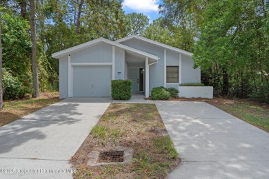 Welcome to this well-maintained home located in the desirable on Southern Woods Golf Club in Florida - for sale on GolfHomes.com, golf home, golf lot