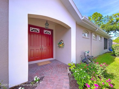 Spacious, gracious 2/2/2 + den pool home, on 14th green of on Silverthorn Country Club in Florida - for sale on GolfHomes.com, golf home, golf lot