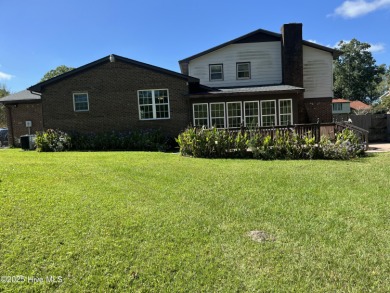 SELLER IS OFFERING $4,000.... USE AS YOU CHOOSE******
NEW ROOF on Jacksonville Country Club in North Carolina - for sale on GolfHomes.com, golf home, golf lot