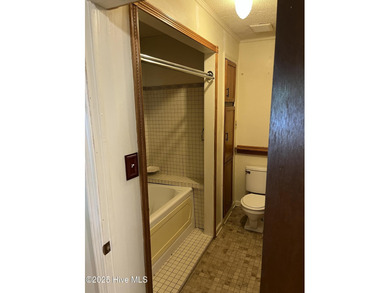 HOME IS NEAR COUNTRY CLUB GOLF COURSE...... LARGE LOT...... 0.59 on Jacksonville Country Club in North Carolina - for sale on GolfHomes.com, golf home, golf lot