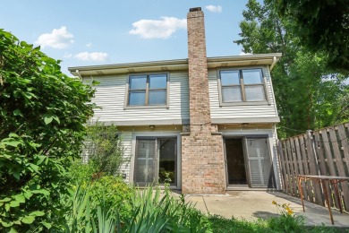 Beautiful light-filled end unit townhouse in a very desirable on Palatine Hills Golf Course in Illinois - for sale on GolfHomes.com, golf home, golf lot