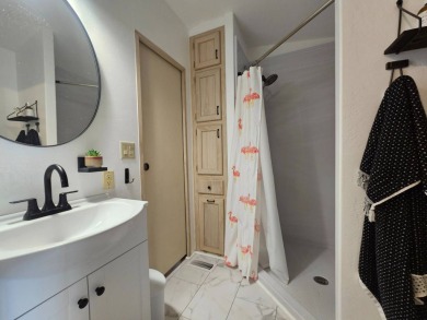 Beautifully updated 1BD 1BA home with an AZ room and office nook on Viewpoint Golf Resort in Arizona - for sale on GolfHomes.com, golf home, golf lot