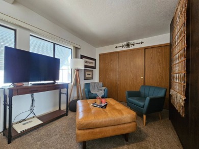 Beautifully updated 1BD 1BA home with an AZ room and office nook on Viewpoint Golf Resort in Arizona - for sale on GolfHomes.com, golf home, golf lot