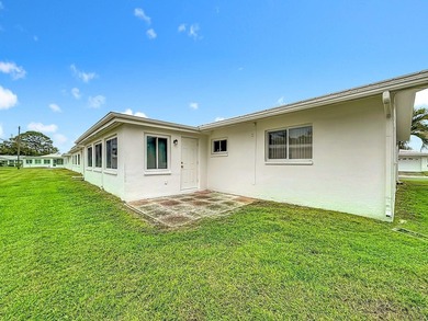 Welcome to Maintenance free living, home is located in an active on Mainlands Golf Club in Florida - for sale on GolfHomes.com, golf home, golf lot