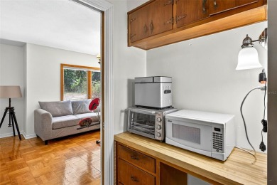 Come see this well-maintained 3-bedroom, 2.5-bath midcentury on Temple Terrace Golf and Country Club in Florida - for sale on GolfHomes.com, golf home, golf lot