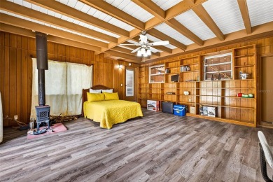 Come see this well-maintained 3-bedroom, 2.5-bath midcentury on Temple Terrace Golf and Country Club in Florida - for sale on GolfHomes.com, golf home, golf lot