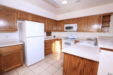 Discover easy desert living in this well-kept 2-bedroom, 2-bath on Foothills Executive Golf Course in Arizona - for sale on GolfHomes.com, golf home, golf lot