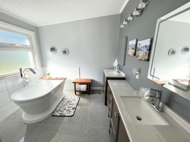 Beautifully renovated 2bd/2ba home! Open-concept plan is perfect on Del Tura Golf and Country Club in Florida - for sale on GolfHomes.com, golf home, golf lot