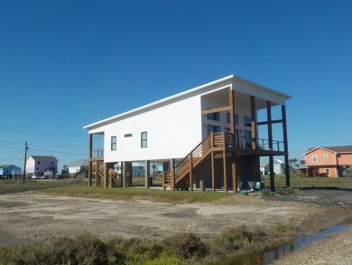 A beautiful and modern custom built stilt home. This home comes on Lamar Golf Course in Texas - for sale on GolfHomes.com, golf home, golf lot