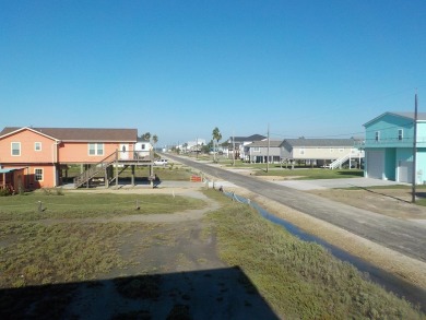 A beautiful and modern custom built stilt home. This home comes on Lamar Golf Course in Texas - for sale on GolfHomes.com, golf home, golf lot