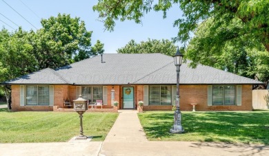 Beautiful 5-bed, 3-bath home in West Hills overlooking Amarillo on Amarillo Country Club in Texas - for sale on GolfHomes.com, golf home, golf lot