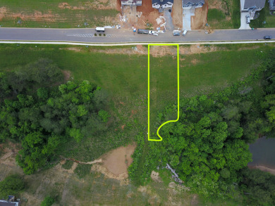 BEAUTIFUL BUILDING LOT on The Country Club Inc. in Tennessee - for sale on GolfHomes.com, golf home, golf lot