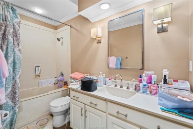 Fall in love with lakeview living in this spacious 2638 sq ft, 5 on Hilltop Lakes Resort Golf Club in Texas - for sale on GolfHomes.com, golf home, golf lot