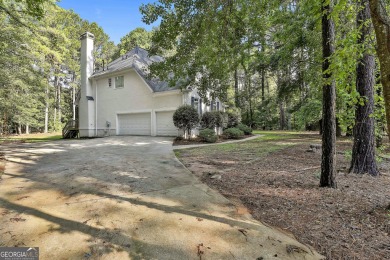 This lovely 4BR/3.5 BA Two-story home sits on a generous 1 acre on Canongate At Flat Creek Club in Georgia - for sale on GolfHomes.com, golf home, golf lot