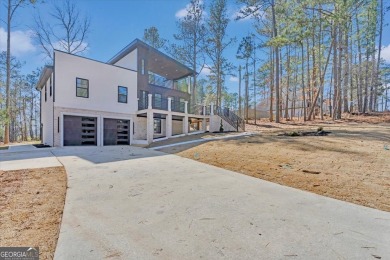 Welcome to this breathtaking luxury 3-bedroom, 3-bathroom room on Fairfield Plantation Golf and Country Club in Georgia - for sale on GolfHomes.com, golf home, golf lot