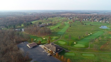 APPLE VALLEY LAKE RESORT, KNOX COUNTY. Investment or golf on Apple Valley Golf Course in Ohio - for sale on GolfHomes.com, golf home, golf lot