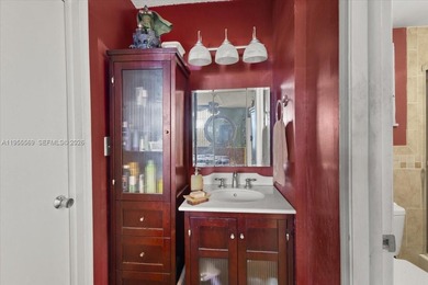 Ground-floor 2/2 in Pine Island Ridge Country Club with gorgeous on Pine Island Ridge Country Club in Florida - for sale on GolfHomes.com, golf home, golf lot