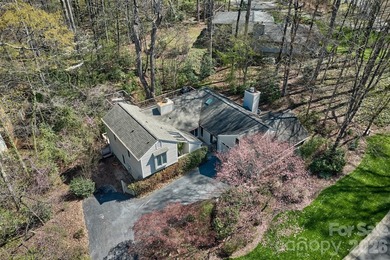 Welcome to this cozy home with amazing outdoor living options! on River Hills Country Club in South Carolina - for sale on GolfHomes.com, golf home, golf lot