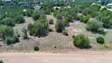 Welcome to this stunning piece of vacant residential land on Silver Creek Golf Club in Arizona - for sale on GolfHomes.com, golf home, golf lot