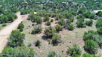 Welcome to this stunning piece of vacant residential land on Silver Creek Golf Club in Arizona - for sale on GolfHomes.com, golf home, golf lot