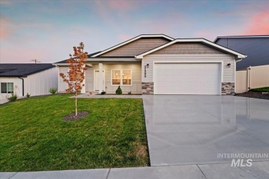 Step into comfort and convenience with this brand new custom on Hunters Point Golf Club in Idaho - for sale on GolfHomes.com, golf home, golf lot