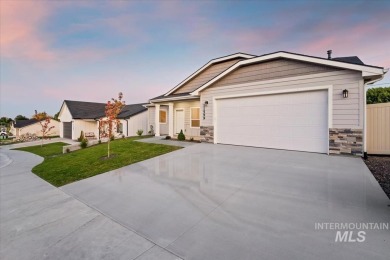 Step into comfort and convenience with this brand new custom on Hunters Point Golf Club in Idaho - for sale on GolfHomes.com, golf home, golf lot